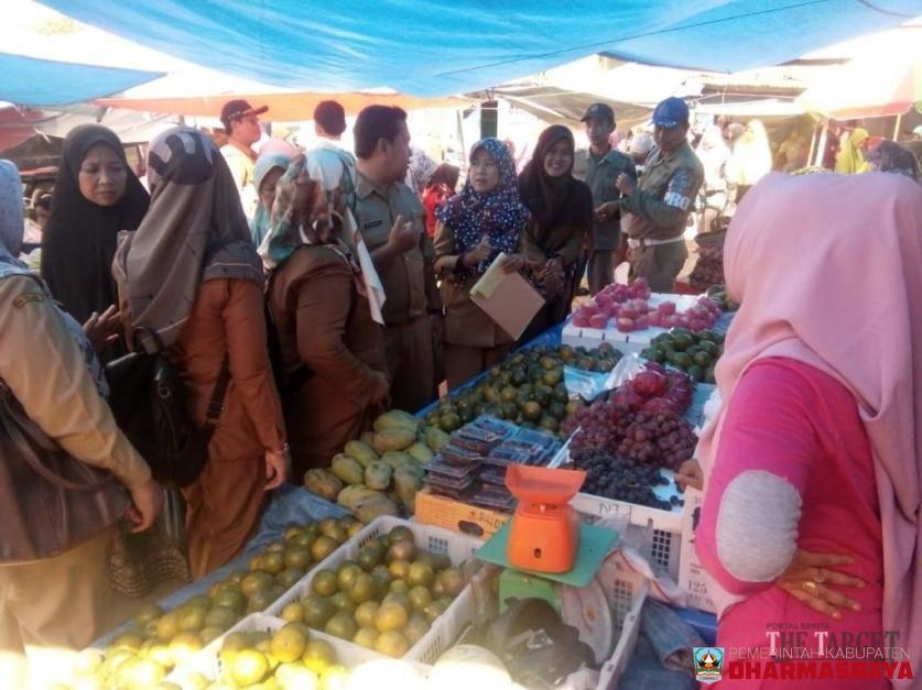 Buah Anggur Pakai Borak Ditemukan di Pasar Ampalu Oleh Tim Keamanan Pangan
