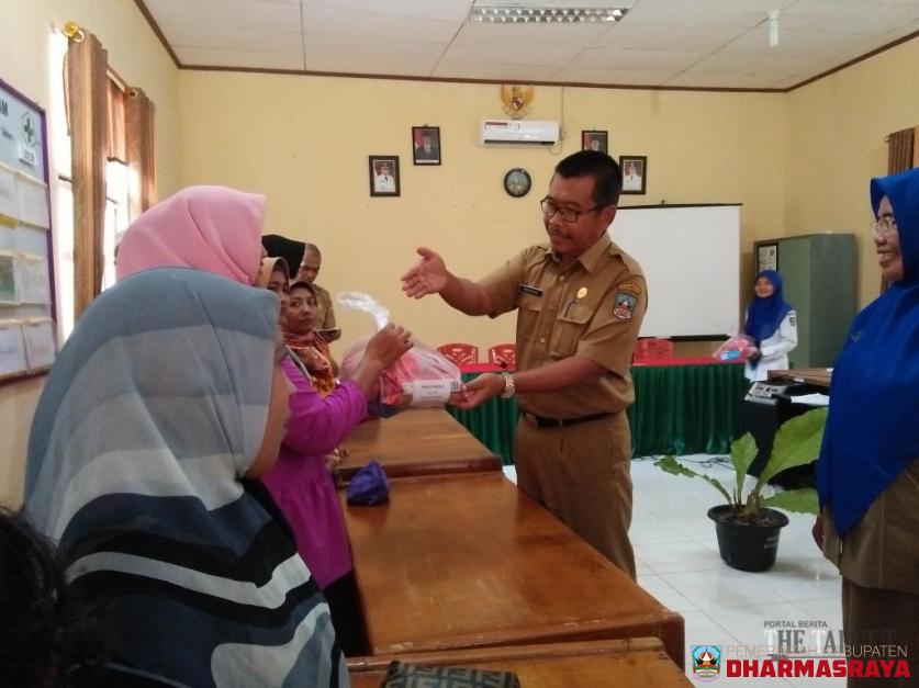 Bupati Sutan Riska Kembali Kirim Bantuan Pangan Bagi Balita di Timpeh