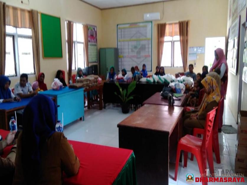 Bupati Sutan Riska Kirimkan Bantuan Buat 70 Anak Rawan Kurang Gizi