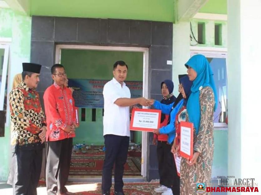 Bupati Sutan Riska Menyediakan Dana Dukungan Pemerintah Pusat untuk Masyarakat