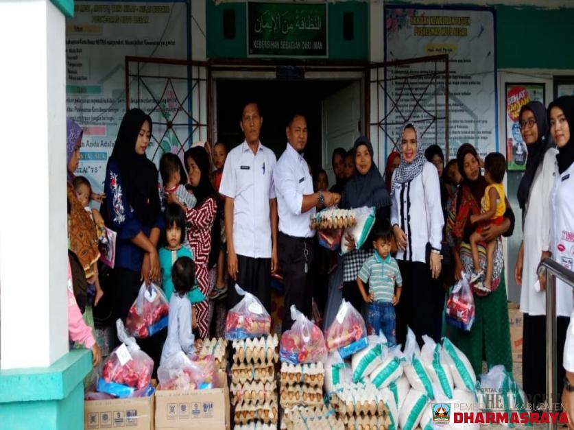 Dinas Pangan Antar Bantuan Pangan Bupati Sutan Riska Buat Anak Rawan Kurang Gizi