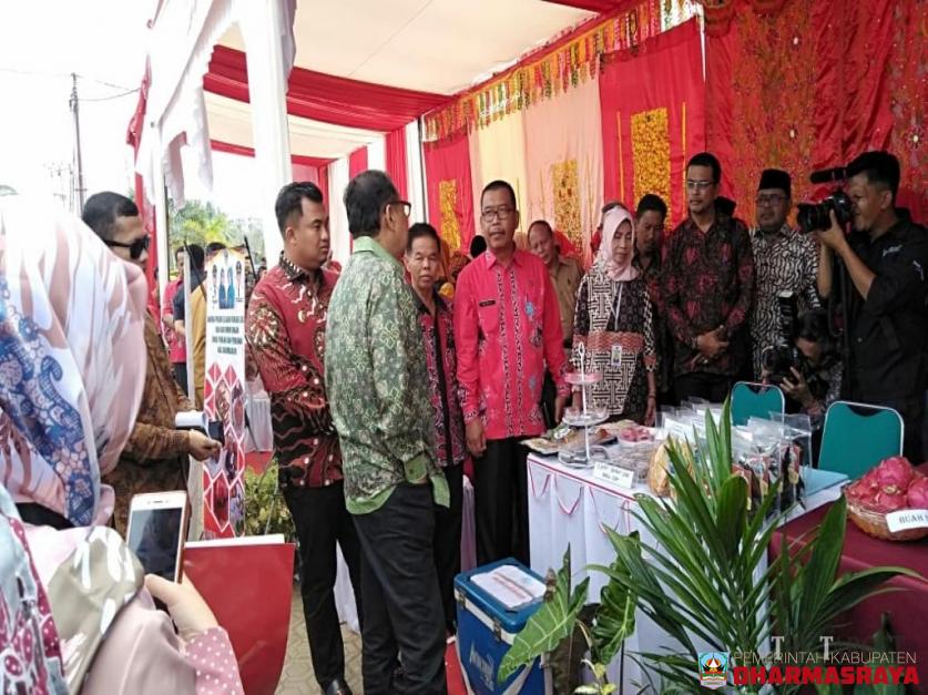 Menkop Puspayoga, Tertarik Produk Pangan Lokal Buatan UKM Bidang Pangan dan Perikanan