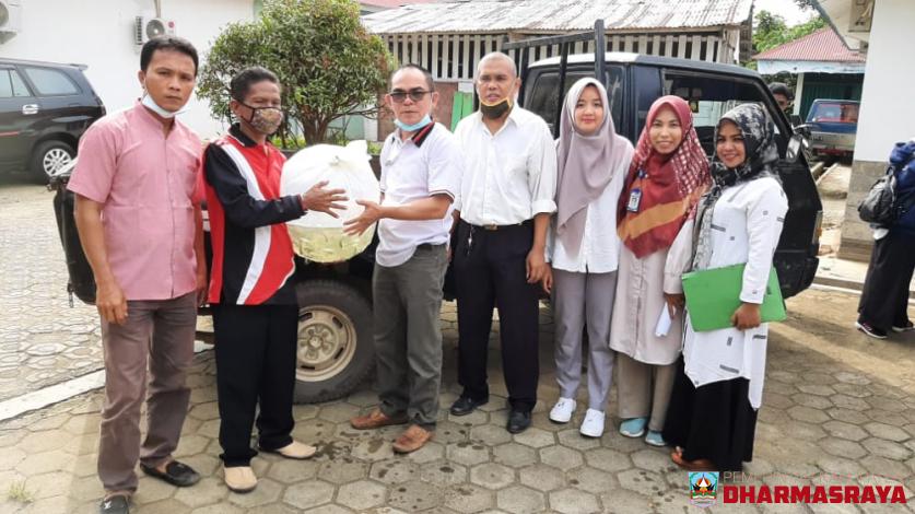 PENYERAHAN BANTUAN BIBIT IKAN GARING UNTUK LIMA LUBUK LARANGAN DI KABUPATEN DHARMASRAYA