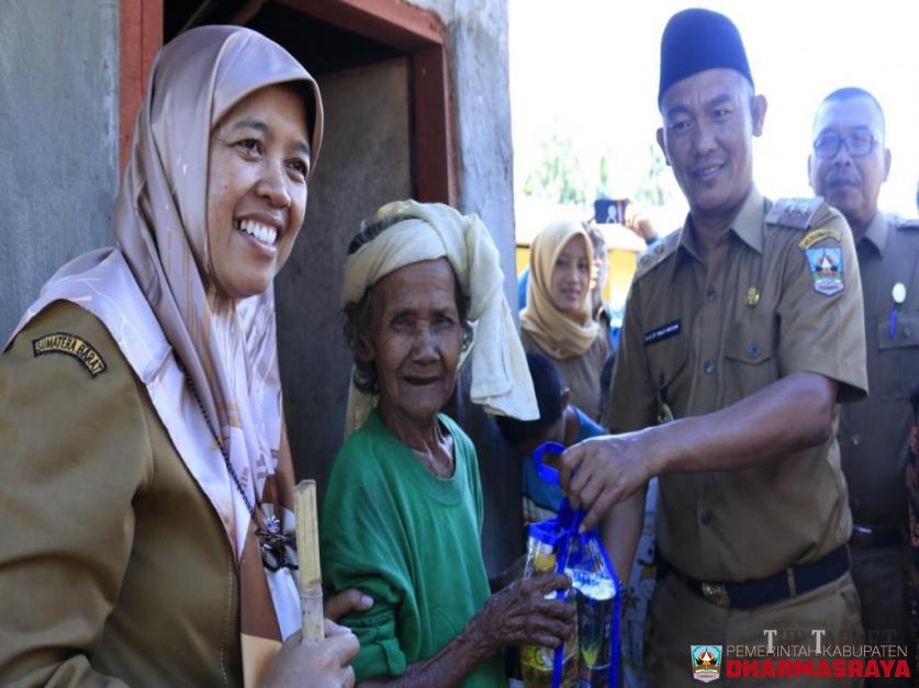 Para Lansia Mengadu ke Wabup Rjm, Minta Kursi Roda
